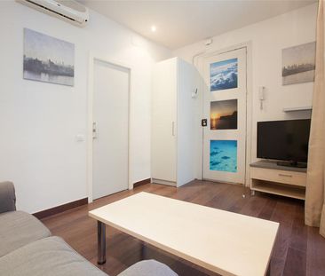 2-Bedroom Apartment in Barcelona´s Historic Centre - Photo 3
