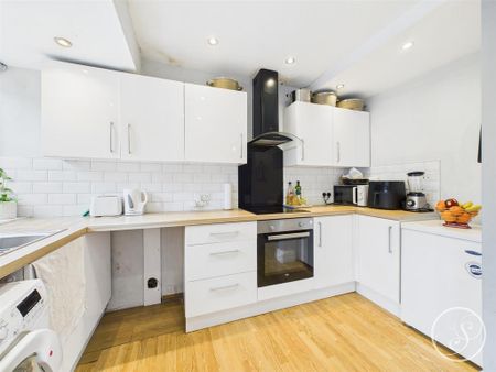 3 bedroom semi-detached house to rent - Photo 5