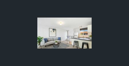 Stunning second floor apartment - Photo 2