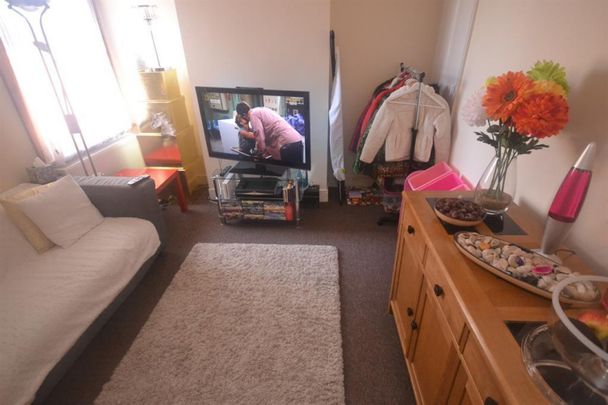 1 bedroom Flat To Let - Photo 1