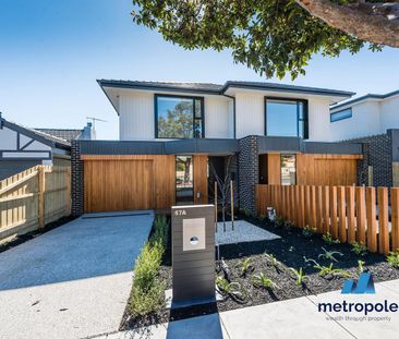 STYLISH FAMILY HOME IN EXCELLENT LOCATION - Photo 6