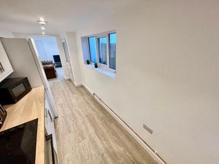 4 bedroom house of multiple occupation to rent - Photo 2