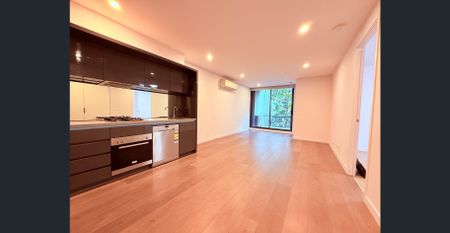 Two Bedroom Apartment with Premium Amenities - Photo 5