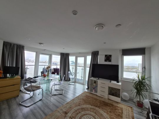 Room in a Shared Flat, Mast Quay, SE18 - Photo 1