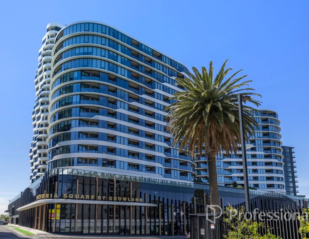 Stunning Residential Apartment with Study in Footscray - Photo 1