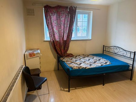 Room in a Shared House, Brede Close, E6 - Photo 2