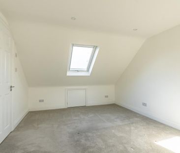 4 bedroom semi-detached house to rent - Photo 3