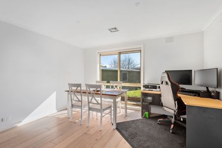 A Family Gem in a Prime Frankston South Location - Photo 5