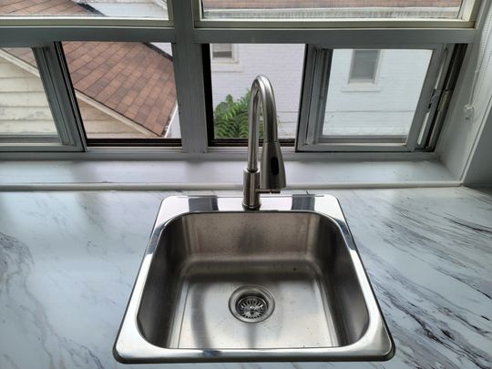 For Lease - 312 Douglas Avenue Unit# 304, Toronto, Ontario - Photo 1