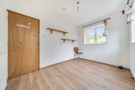 5 bedroom semi-detached house to rent - Photo 3