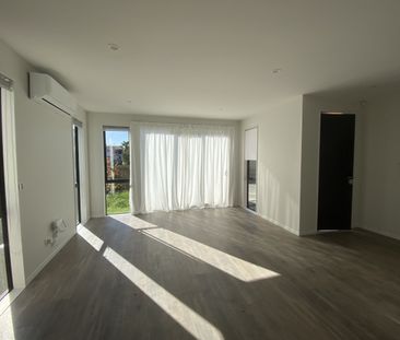 Beautiful Townhouse - Photo 1