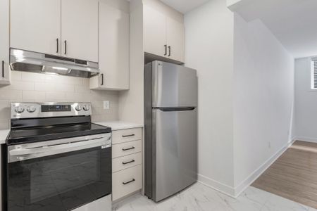 For Lease - 802 Ninaatik Place Unit# B, Blossom Park - Airport and Area, Ontario - Photo 2