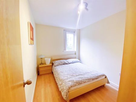 2 bedroom Flat To Let - Photo 4