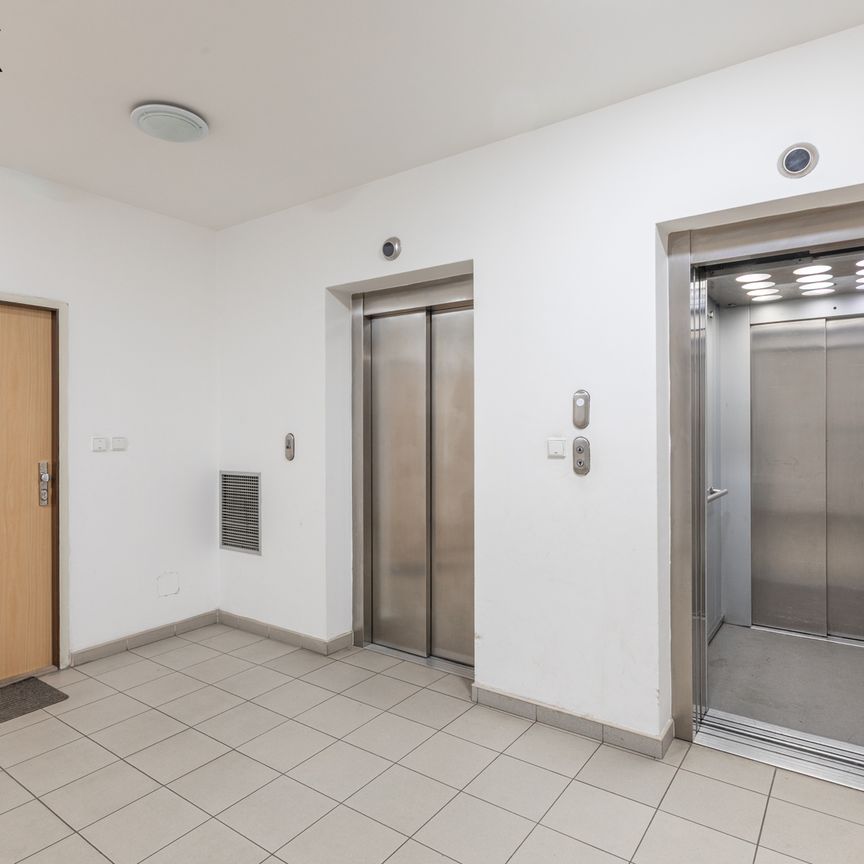 Pronájem bytu 1+kk v osobním vlastnictví 39 m², Praha 5 - Hlubočepy - Photo 1