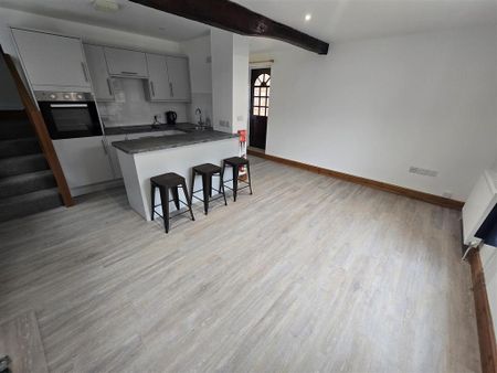 3 bedroom end of terrace house to rent - Photo 4