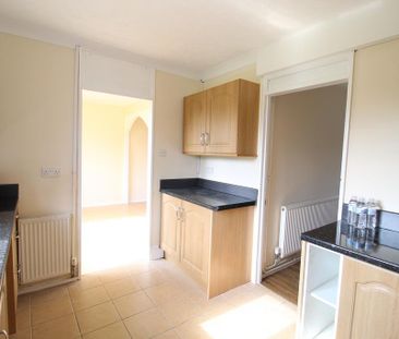 3 bedroom semi-detached house to rent - Photo 5