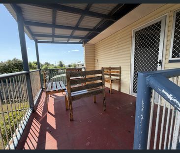 Spacious & Convenient Living in Archerfield - Photo 4