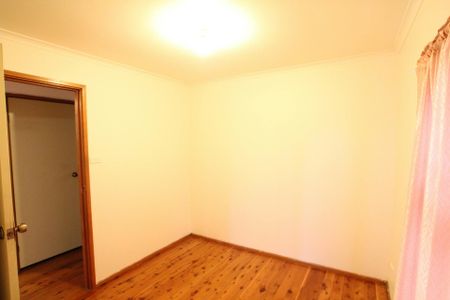 LOCATION !!! LOCATION !!! 3 BEDROOMS FRONT HOUSE IN QUIET STREET & INCLUDED BILL ( Electric , Water & Internet) - Photo 2