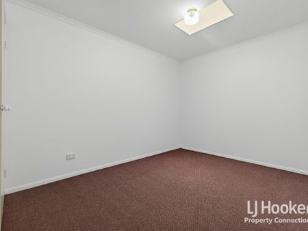 Modern Comfort and Convenience in Downtown Kallangur - Photo 4