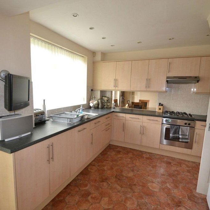 3 bedroom semi-detached house to rent - Photo 1
