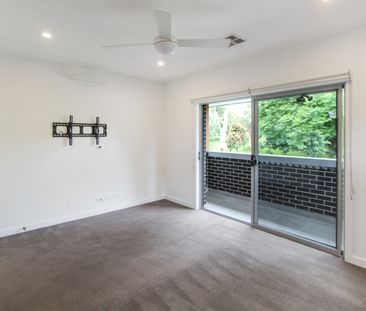 Stylish 2 Sorey 5 Bedroom Home in Convenient Location - Photo 5