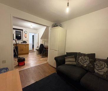 2 bedroom semi-detached house to rent - Photo 4