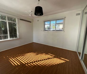 Renovated 3 Bedroom House with Additional Rumpus Room&excl;&excl; - Photo 4