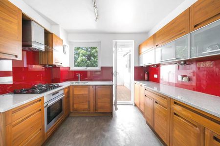4 bedroom terraced house to rent - Photo 2
