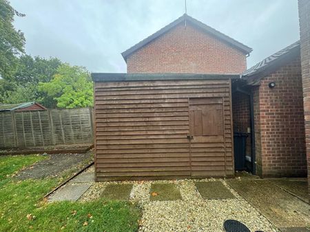 3 bedroom semi-detached house to rent - Photo 2