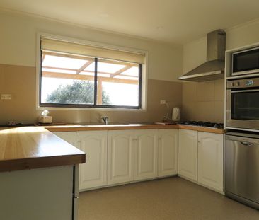 1/6 Stratton Avenue Lenah Valley TAS 7008 Australia - Photo 1