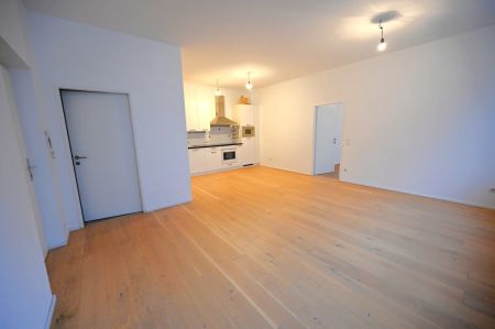 Direkt im Zentrum - 2 Zimmer Wohnung mit großem begehbaren Schrank für Singles oder Pärchen - Foto 3