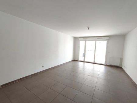 Location Appartement 3 pièces 61m² MARSEILLE 6ème - Photo 2