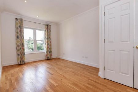 5 bedroom detached house to rent - Photo 2