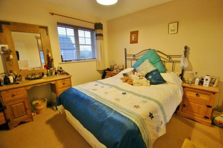 2 bedroom semi-detached house to rent - Photo 2