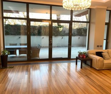 Special Luxury Three Bedroom Apartment with Large Veranda - Icoanei - Photo 2