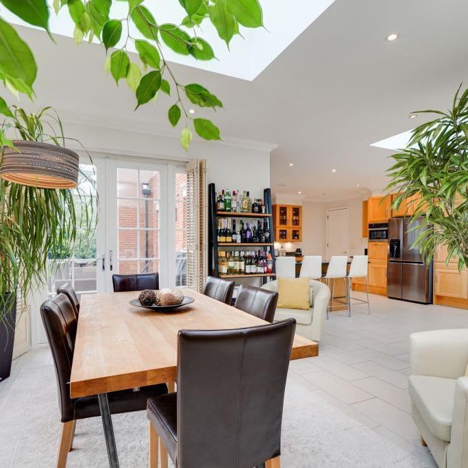 Old Avenue, Weybridge, Surrey, KT13 - Photo 1