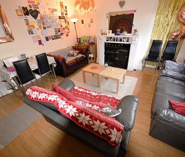 7 bedroom Flat in Woodsley Road, Leeds - Photo 1