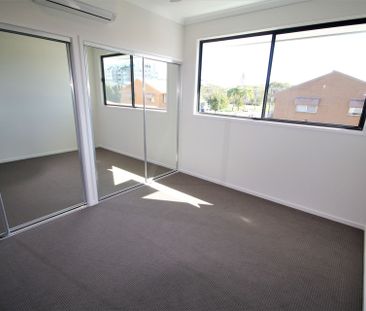 Air-Conditioned Townhouse in Great Location Close to the River - Photo 2