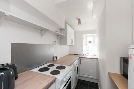 3 bedroom flat to rent - Photo 5
