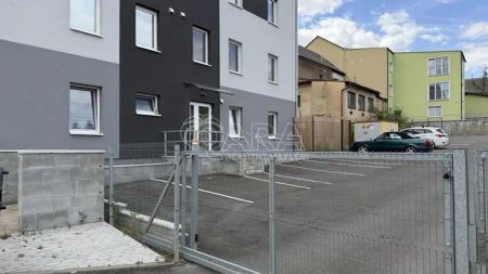 Pronájem moderního bytu 1+kk s předzahrádkou a parkovacím místem v Hořovicích - Fotografie 3
