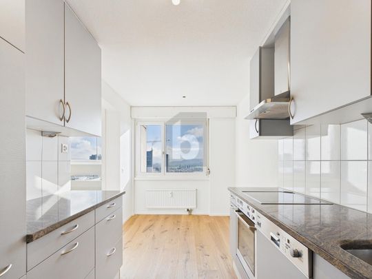 LIGHT-FLOODED WITH FAR-SIGHTEDNESS - Photo 1