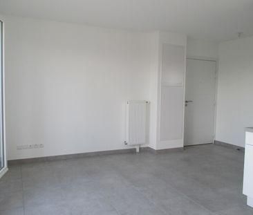 Location Appartement 2 pièces 36m² FLEURY LES AUBRAIS 45400 - Photo 6