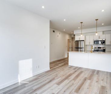 Jersey: Gold Accents – 196 Colony, Winnipeg, MB - Photo 3