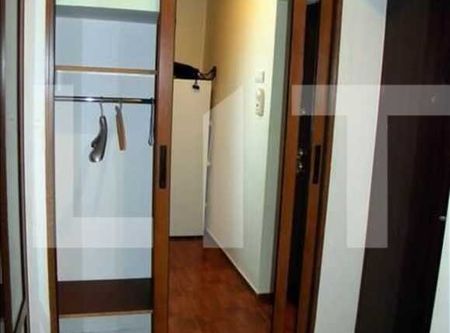 Apartament cu 2 camere, 40 mp, decomandat, zona Sala Sporturilor - Fotografie 5