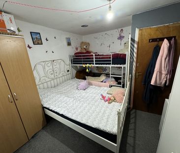 2 Bed Flat, Derby Road, SO14 - Photo 2