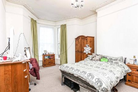 6 bedroom house to rent - Photo 2