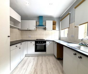 3 bedroom semi-detached house to rent - Photo 6