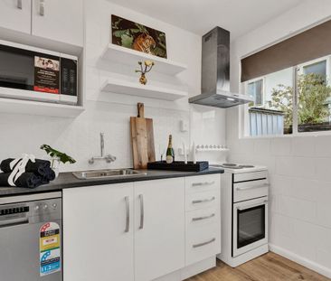 2/65 Champion Street, Edgeware, NZ 8013 - Photo 2