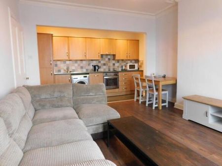 2 bedroom flat to rent - Photo 2