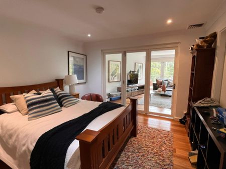 **Unfurnished** Tucked Away One Bedroom with Sunny North Aspect - Photo 4
